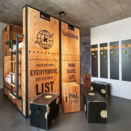 H.ostel Vandrarhem *