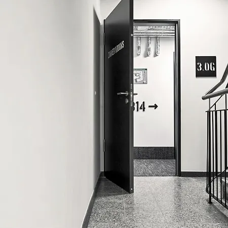 H.ostel Vandrarhem *