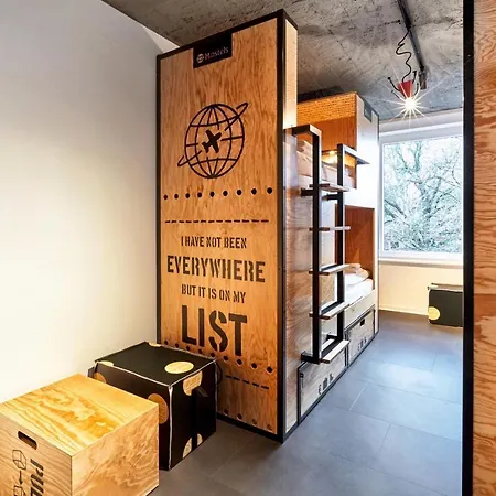 אכסניה Stories By Grimm's