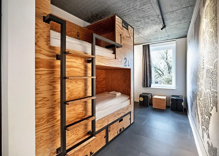 H.ostel بيت شباب مونستر