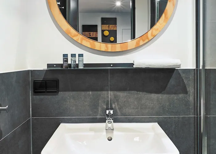 H.ostel * מונסטר